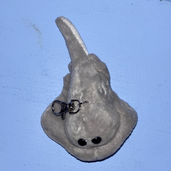 Gray Plush stingray Keychain - Picture 2 of 5